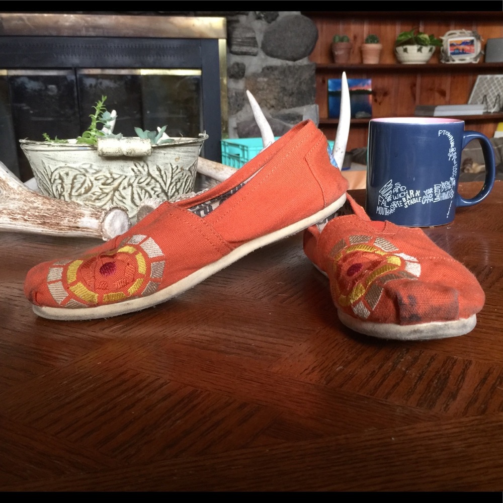 TOMS sunshine flats